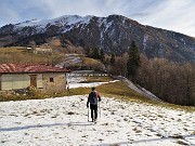 05 Dicsendiamo  per imboccare l'avvio del sent. 223 per Cima Grem
